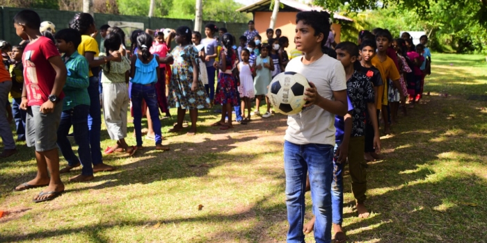 Ran Kekulu Hosts Kids From Pitipana